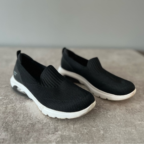 Skechers Shoes - Sketchers Go Walk tennis shoe